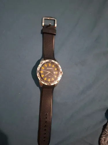 Relógio Mondaine com um quicado no vidro, estou anunciando pois nao vou usar