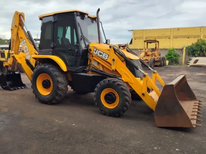 Retroescavadeira JCB 2018 3C 4x4