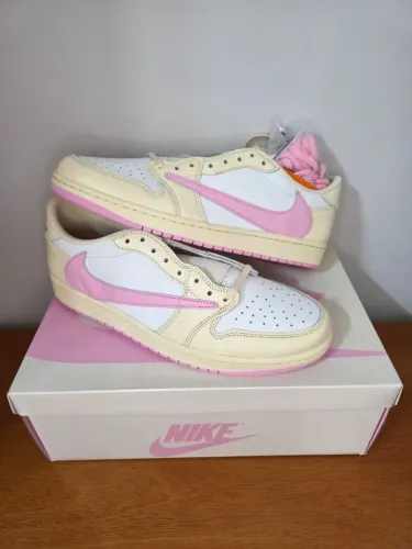 Tenis Travis Scott x Air Jordan 1 Low Sail Shy Pink Muslin 44BR