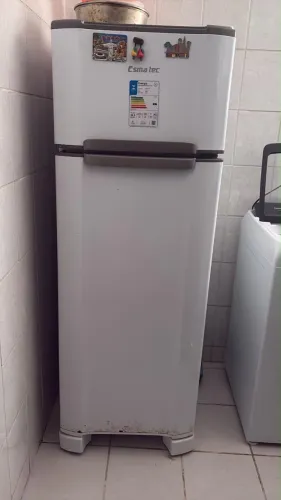 Vendo geladeira semi nova