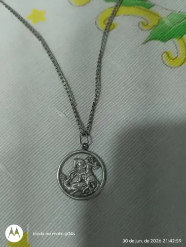 Vendo cordão de preta , pingente são Jorge de prata ! Único problema no fecho