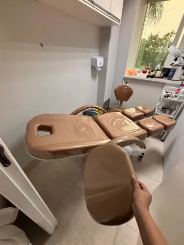 Cadeira e mocho para podologia e estética 