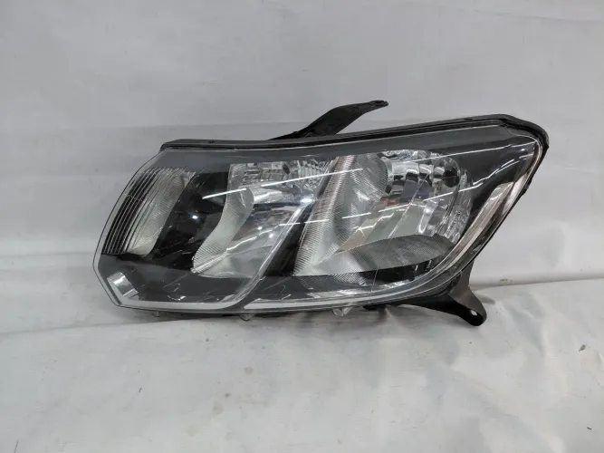 Farol Logan/ Sandero 2014/2019 esquerdo 