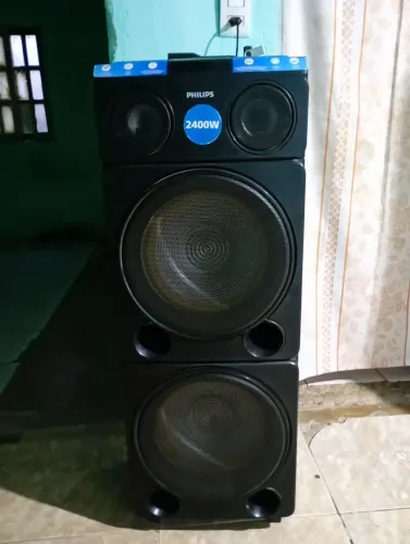Caixa de som torre Philips 2400 watts ,com tudo funcionando. Apenas venda