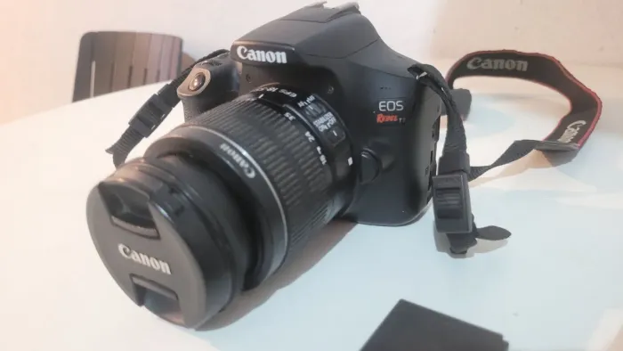 CÂMERA CANON T7
