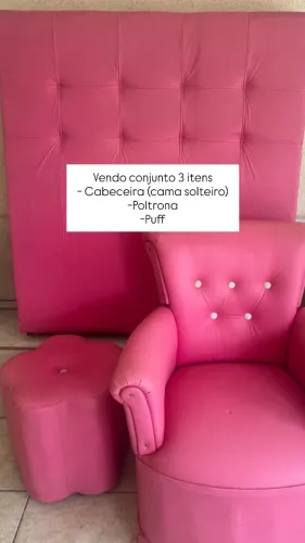 Conjunto cabeceira poltrona e puff