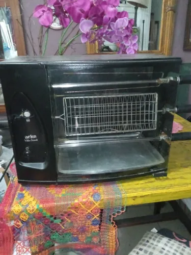 Churrasqueira Arke elétrica 3 espetos e grelha 127v