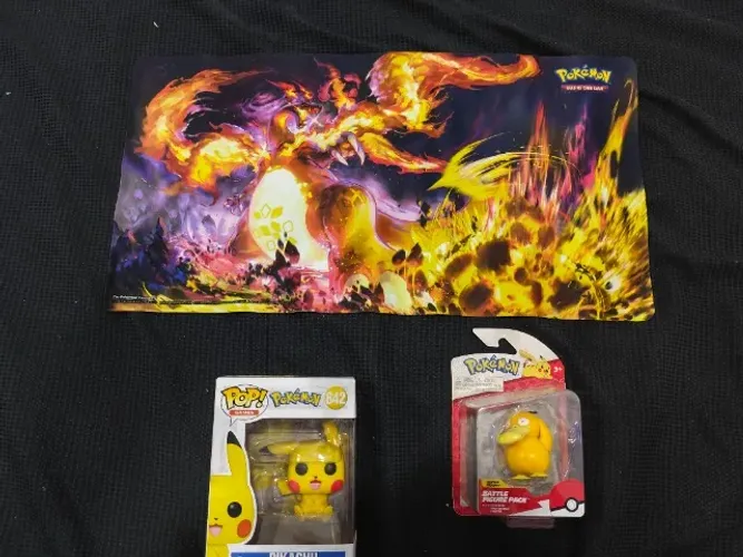 Produtos pokémons, colecionáveis.