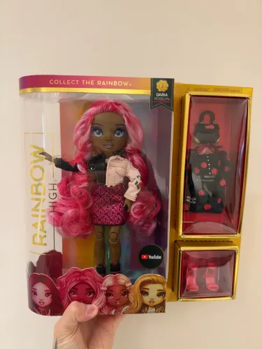 Boneca Rainbow High 