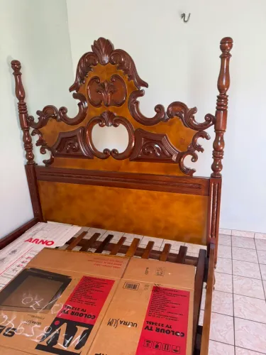 VENDO ESSA CAMA DE CASAL RELÍQUIA