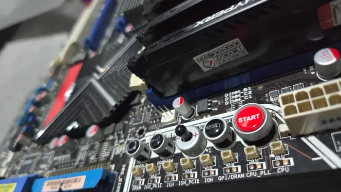 Kit Retrô High-End ASUS Rampage II Extreme + i7 + Cooler Gigante + 5 Pentes RAM DDR3