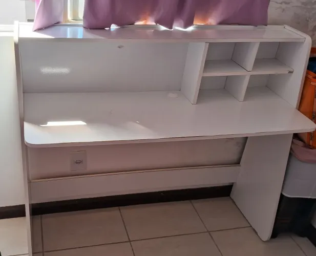 Escrivaninha + cadeira de escritório - Para retirar hoje