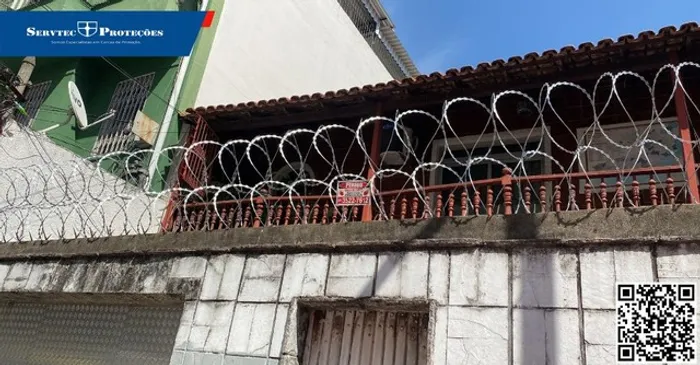 Instalação de Cerca Concertina dupla camada / clipada 90 cm em Aço Gavalume.