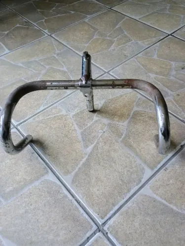Guidão da Caloi jovem e mesinha 