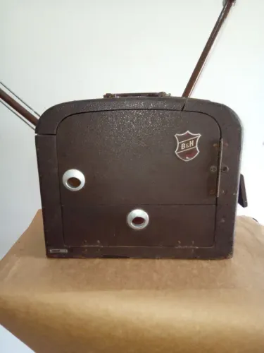 Projetor 16mm Bell Howell