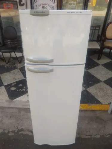 Geladeira 260 litros 