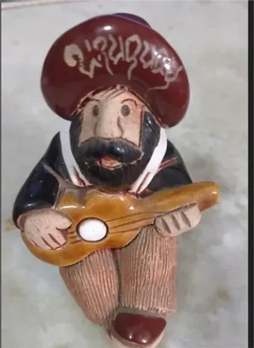 cerâmica Gaucho com viola 17 x 8 x 8 cm