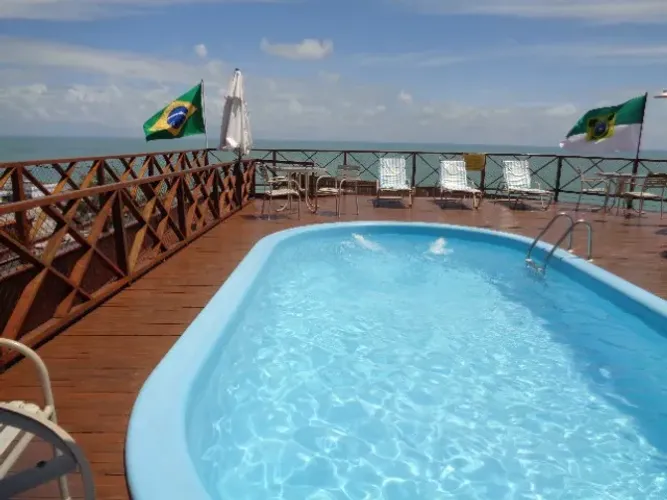 Flat na praia de Ponta Negra com linda vista mar. Aceita parcelamento.