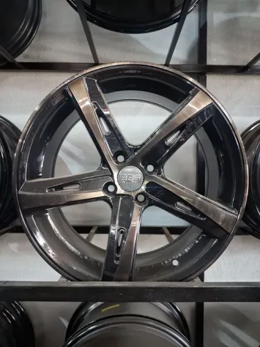 Rodas Aro 17x7' Liga Leve 4x100 Novas Pretas Fumê