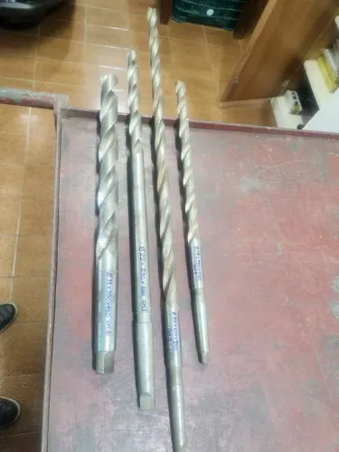 BROCAS EM HSS LONGAS