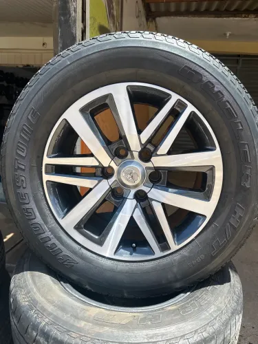 Roda da Hilux Aro 18