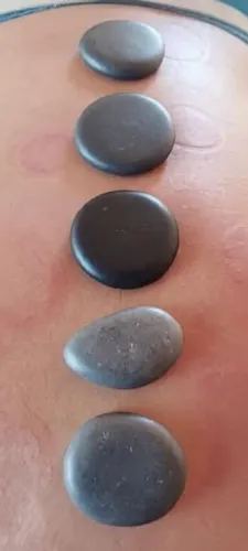 Terapia com pedras quentes,: Relaxamento e Bem estar