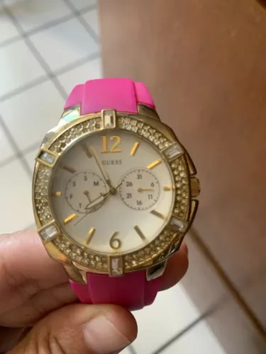 Relógio Guess esportivo feminino
