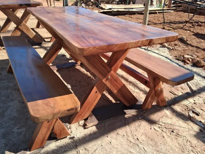 Conjunto mesa com bancos