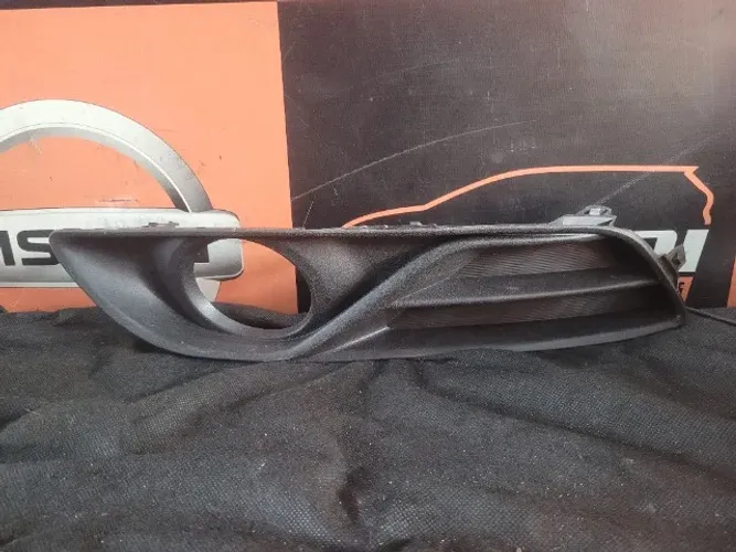 Moldura do Farol de Milha Esquerdo Nissan Sentra 2014 a 2016