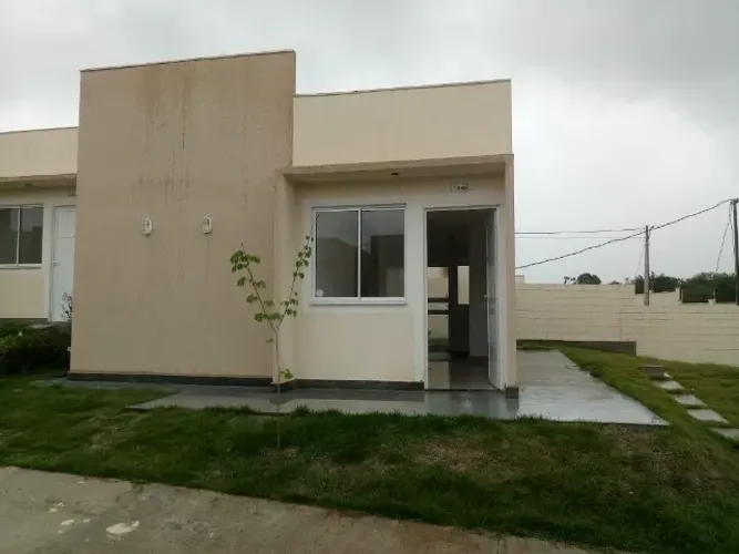 Casa de Esquina no condomínio Flor do sertão