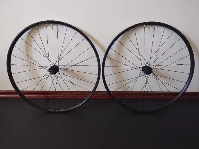 Par de Rodas Gravel WTB ST i23 TCS 28h aro 700c Semi Novas Com Fita E Válvula Tubeless 