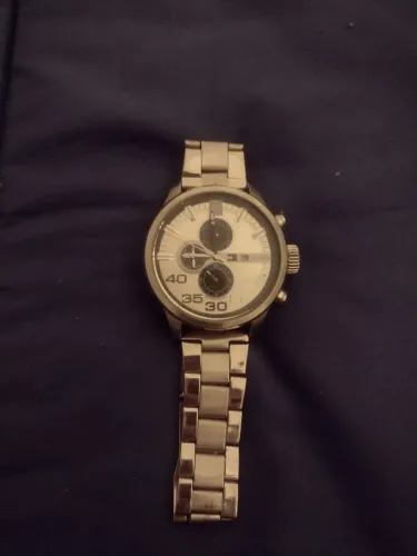 Vende se relógio Marca Hilfiger