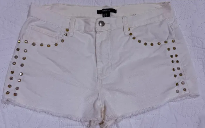 Shorts Forever 21 com spikes