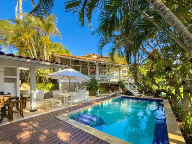 Casa em Geribá com piscina e 5 suítes