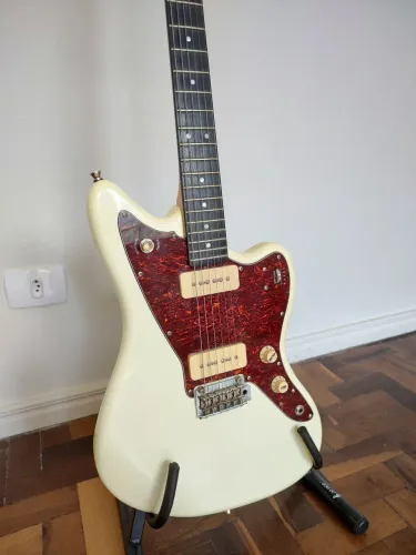 Guitarra Jazzmaster Tagima