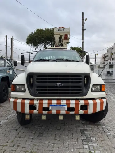 FORD 14000 CABINE DUPLA COM CESTO AEREO VERSALIFT VST-47