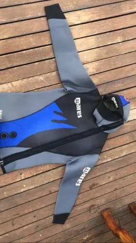 Macacão de Mergulho Mares - Tamanho M 2 peças para aguas mornas e geladas