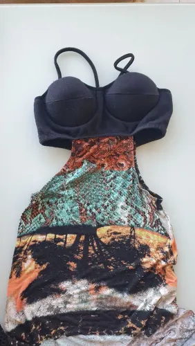 Vestido estampado com top embutido