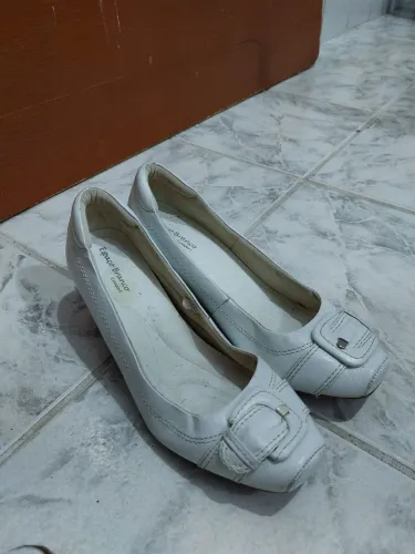 Sapato Branco - Tamanho 37