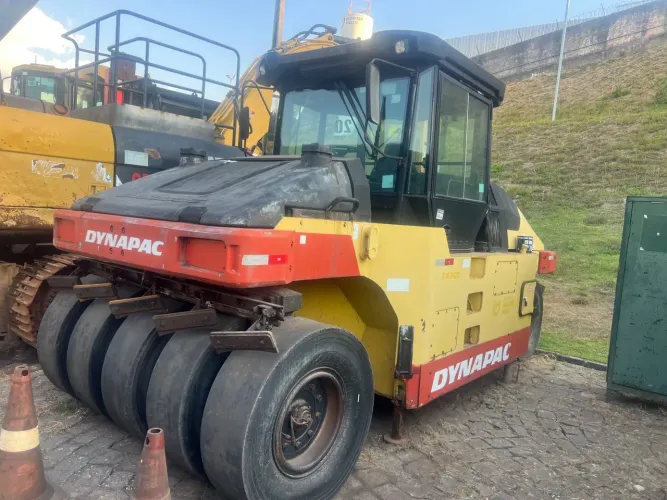 Rolo Compactador Dynapac Pneu 27 TN .