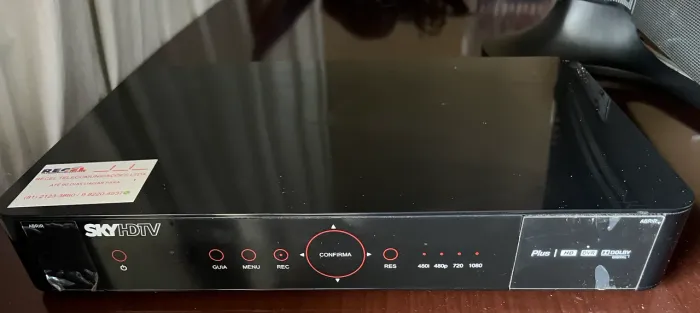 Decoder Sky HD Plus SHR26 liga acende luz sem testar imagem