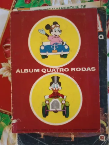 Álbum de figurinhas quatro rodas Disney anos 60