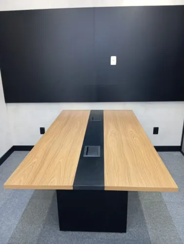 MESA DE REUNIÃO MARCENARIA PRÓPRIA 