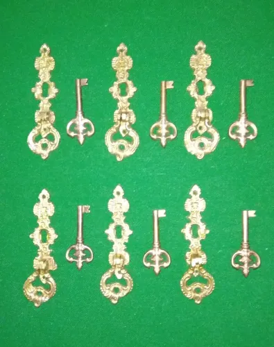 Puxadores e chaves em bronze e cobre vintage
