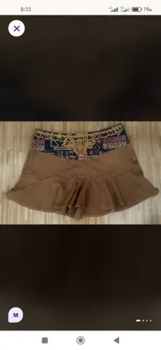 Saia curta com detalhe étnico