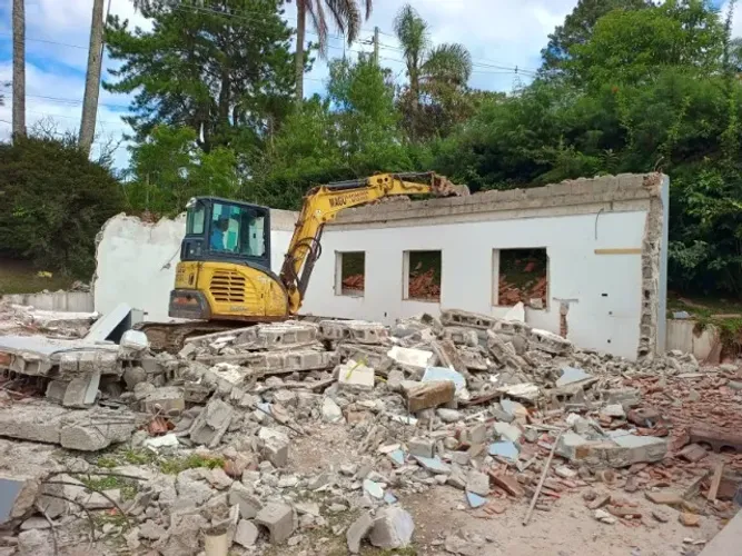 Executamos Demolição de Casas e Sobrados em Cotia