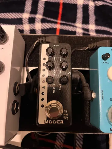 Pedal Preamp Mooer 015 - Com simulação de gabinete