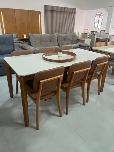 Mesa de Jantar 1,80m com 6 Cadeiras no Courino 