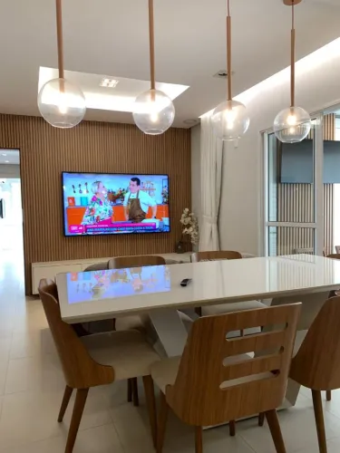 RES. INGLESA, LONDON. P. Negra. Mobiliado, 134 m², 3 suites e 2 vagas