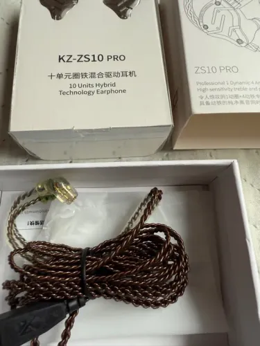 KZ ZS10 PRO - Fones de Ouvido In-Ear com 10 Drivers Híbridos